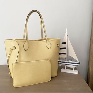 ✨NEVERFULL W/ POUCH✨ Louis Vuitton Neverfull MM! !